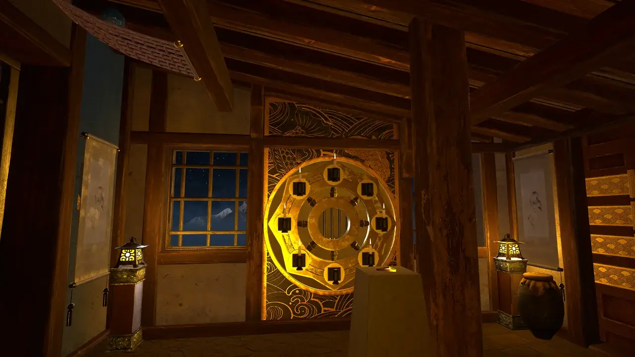 Goldenes Rad mit Kerzen an einer verzierten Wand im Tempelraum